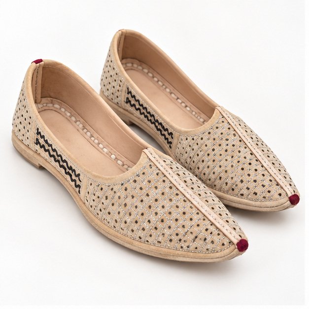 MyMarwar cream mojadi for men with perforated upper, dark zigzag side trim and maroon toe detail, front pair view